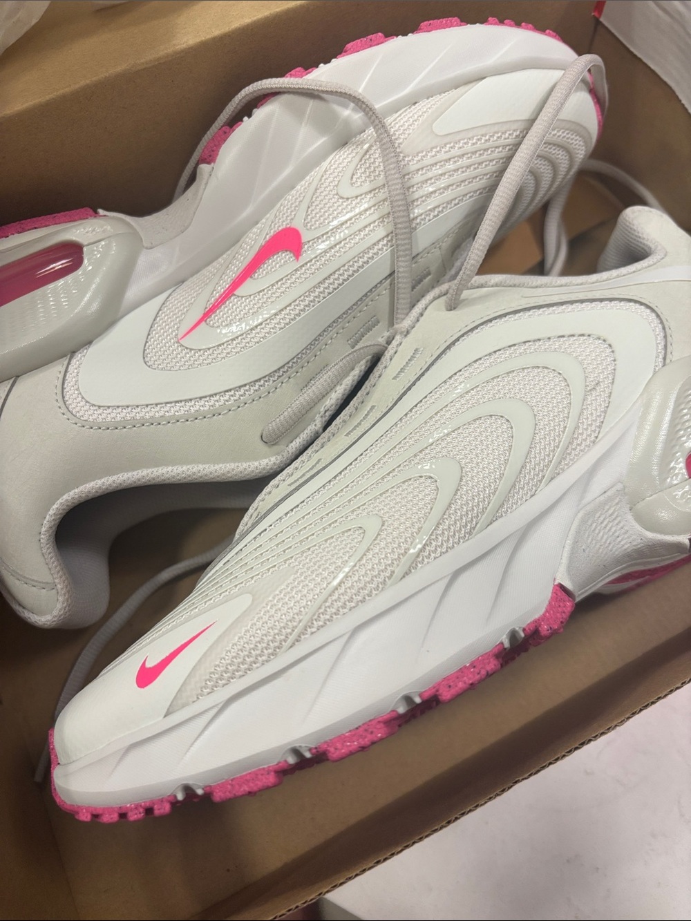 NEW Nike Women's White and Hot Pink Sneakers. Size 9